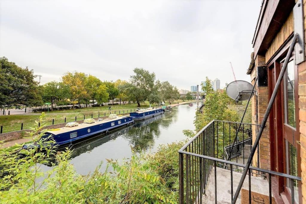 Amazing Location - City Of London- 2 Bedroom Stunning Canal View House With Private Garden,Parking & Balcony エクステリア 写真
