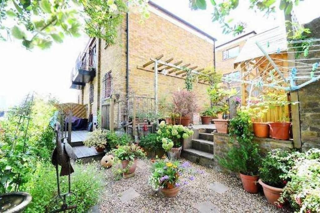 Amazing Location - City Of London- 2 Bedroom Stunning Canal View House With Private Garden,Parking & Balcony エクステリア 写真