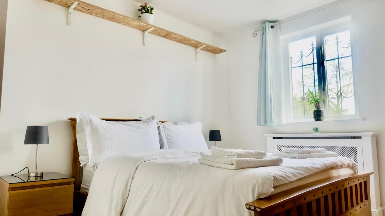 Amazing Location - City Of London- 2 Bedroom Stunning Canal View House With Private Garden,Parking & Balcony エクステリア 写真