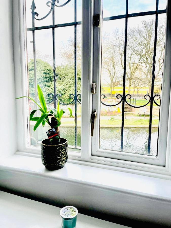 Amazing Location - City Of London- 2 Bedroom Stunning Canal View House With Private Garden,Parking & Balcony エクステリア 写真