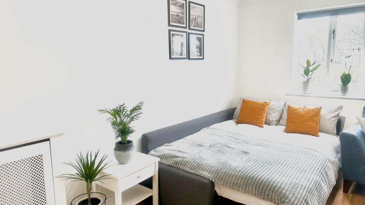 Amazing Location - City Of London- 2 Bedroom Stunning Canal View House With Private Garden,Parking & Balcony エクステリア 写真