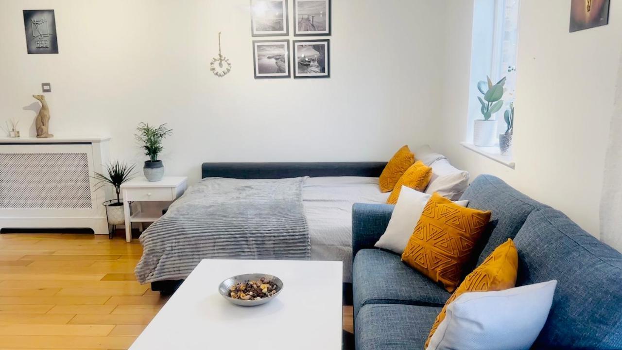 Amazing Location - City Of London- 2 Bedroom Stunning Canal View House With Private Garden,Parking & Balcony エクステリア 写真