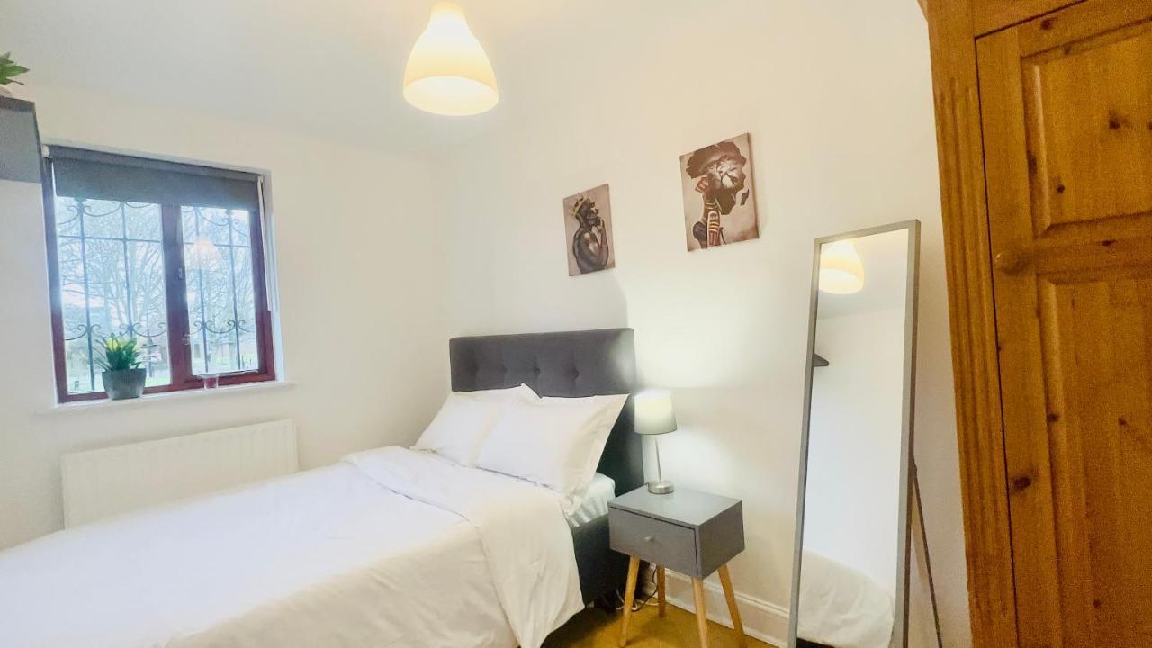 Amazing Location - City Of London- 2 Bedroom Stunning Canal View House With Private Garden,Parking & Balcony エクステリア 写真