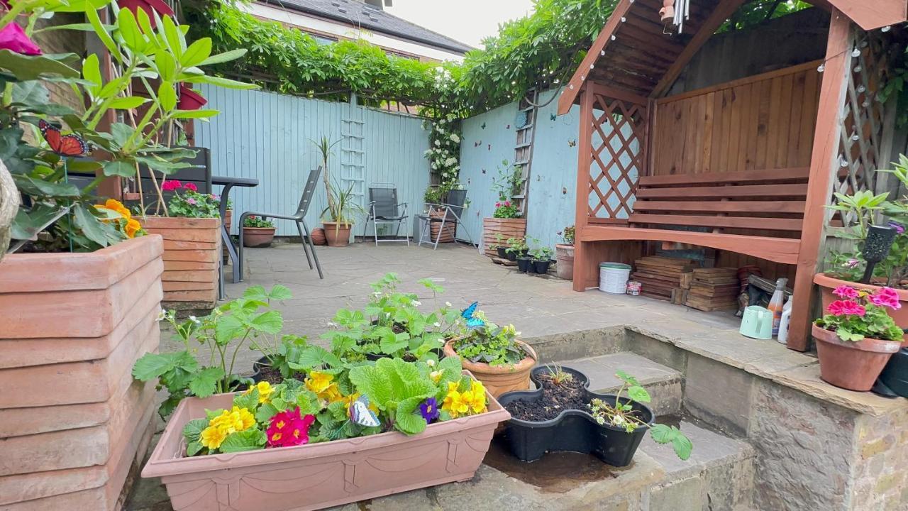 Amazing Location - City Of London- 2 Bedroom Stunning Canal View House With Private Garden,Parking & Balcony エクステリア 写真