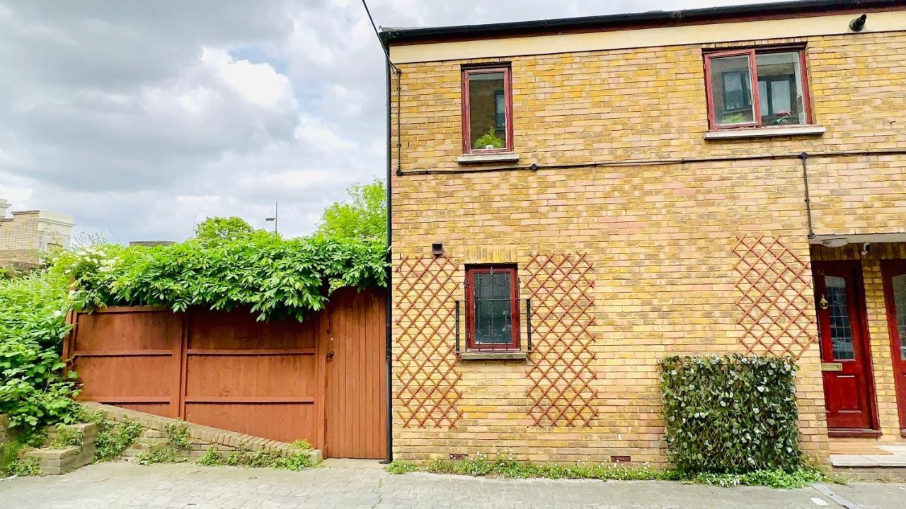 Amazing Location - City Of London- 2 Bedroom Stunning Canal View House With Private Garden,Parking & Balcony エクステリア 写真