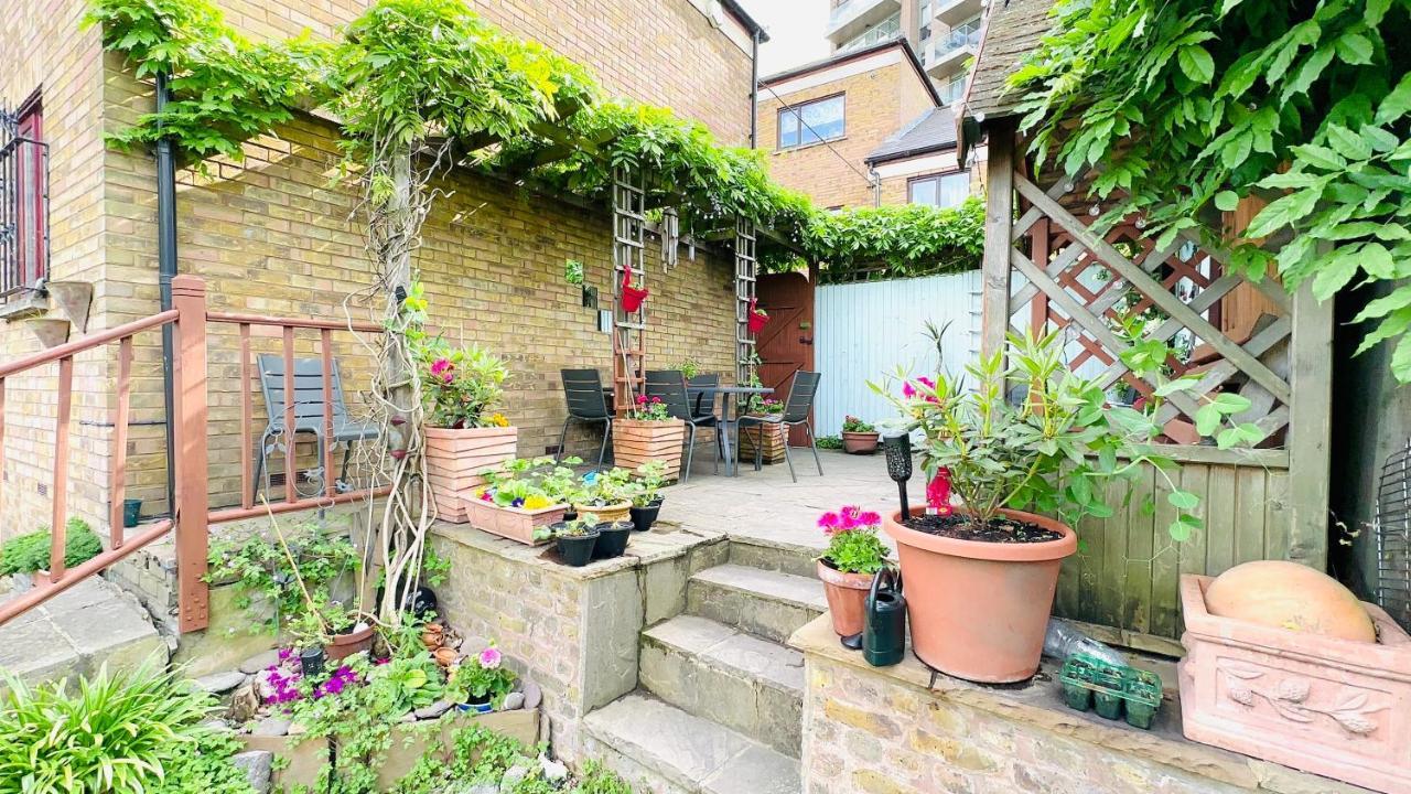 Amazing Location - City Of London- 2 Bedroom Stunning Canal View House With Private Garden,Parking & Balcony エクステリア 写真