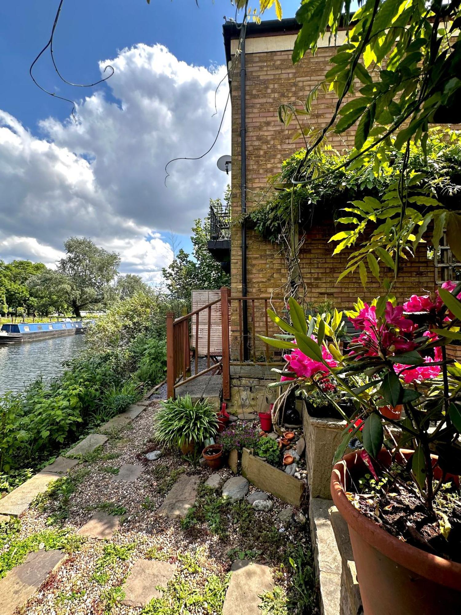 Amazing Location - City Of London- 2 Bedroom Stunning Canal View House With Private Garden,Parking & Balcony エクステリア 写真