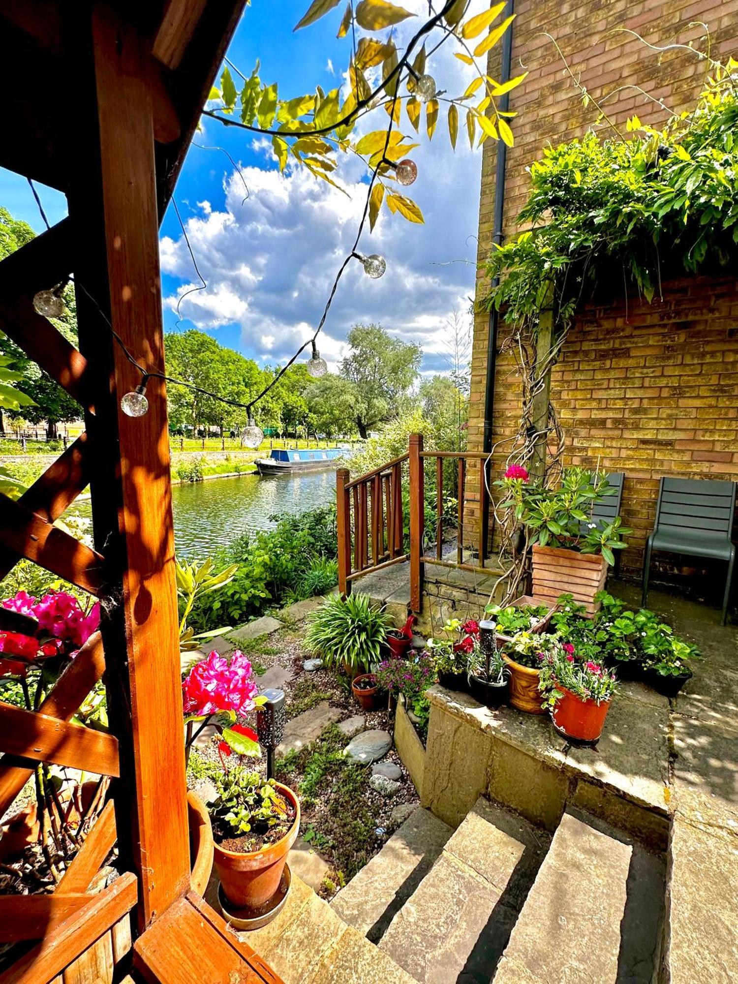 Amazing Location - City Of London- 2 Bedroom Stunning Canal View House With Private Garden,Parking & Balcony エクステリア 写真
